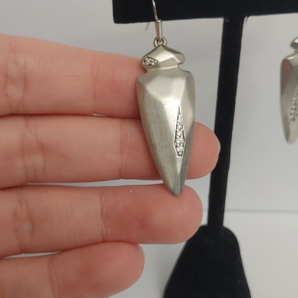 Kendra Scott Arrow Head Earrings - Picture 2 of 4